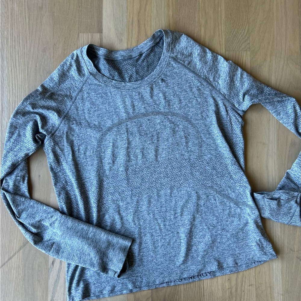 lululemon athletica Heathered Gray Long Sleeve Tee